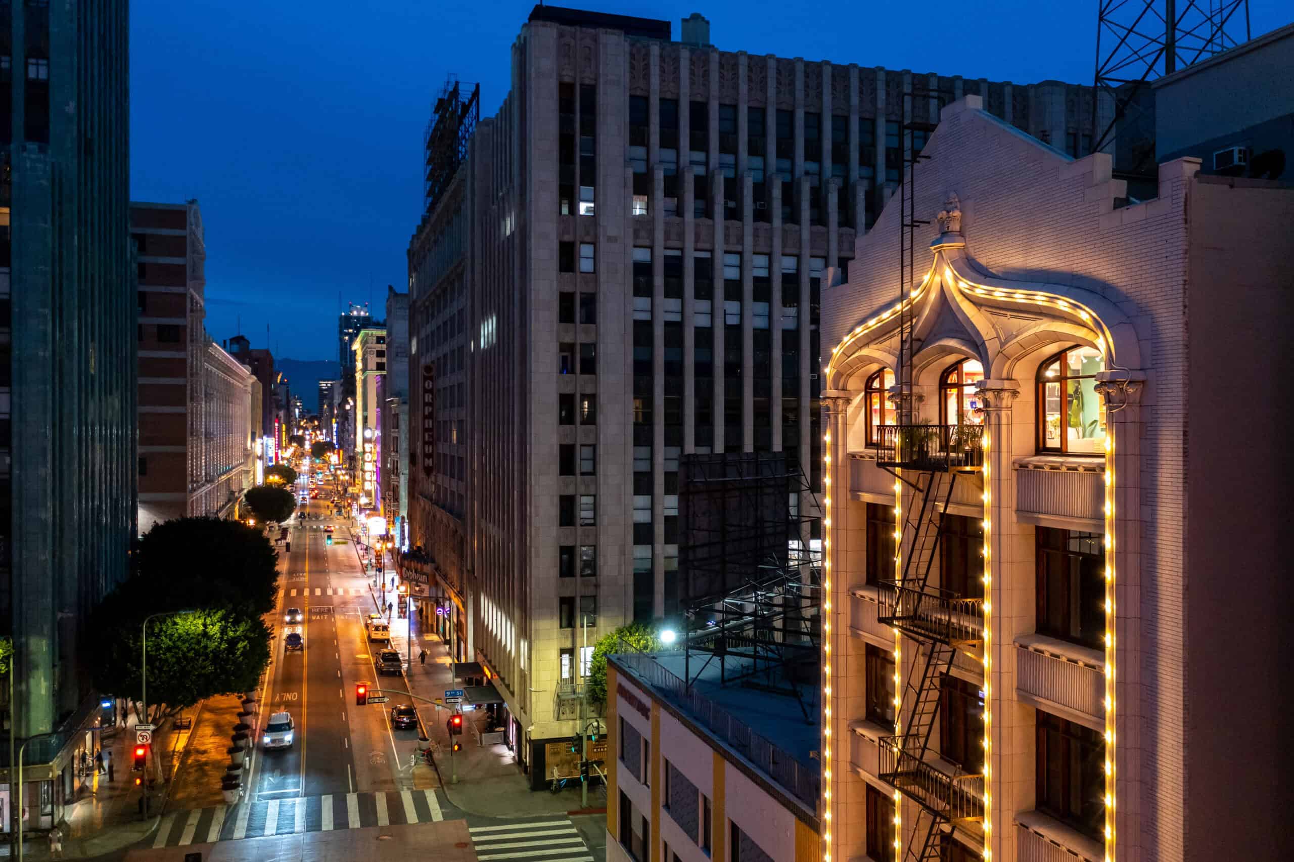 Commercial Real Estate Auction in Downtown LA Delivers $8.5M for Iconic Property Featuring Banksy Mural